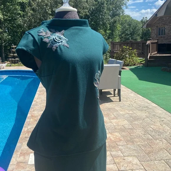 New York & Company Emerald Green Embroidered Top and Midi Skirt - Picture 2 of 5